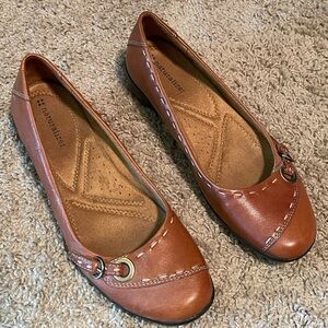 Naturalizer Flat women’s shoes. Brown. Size 7.5.